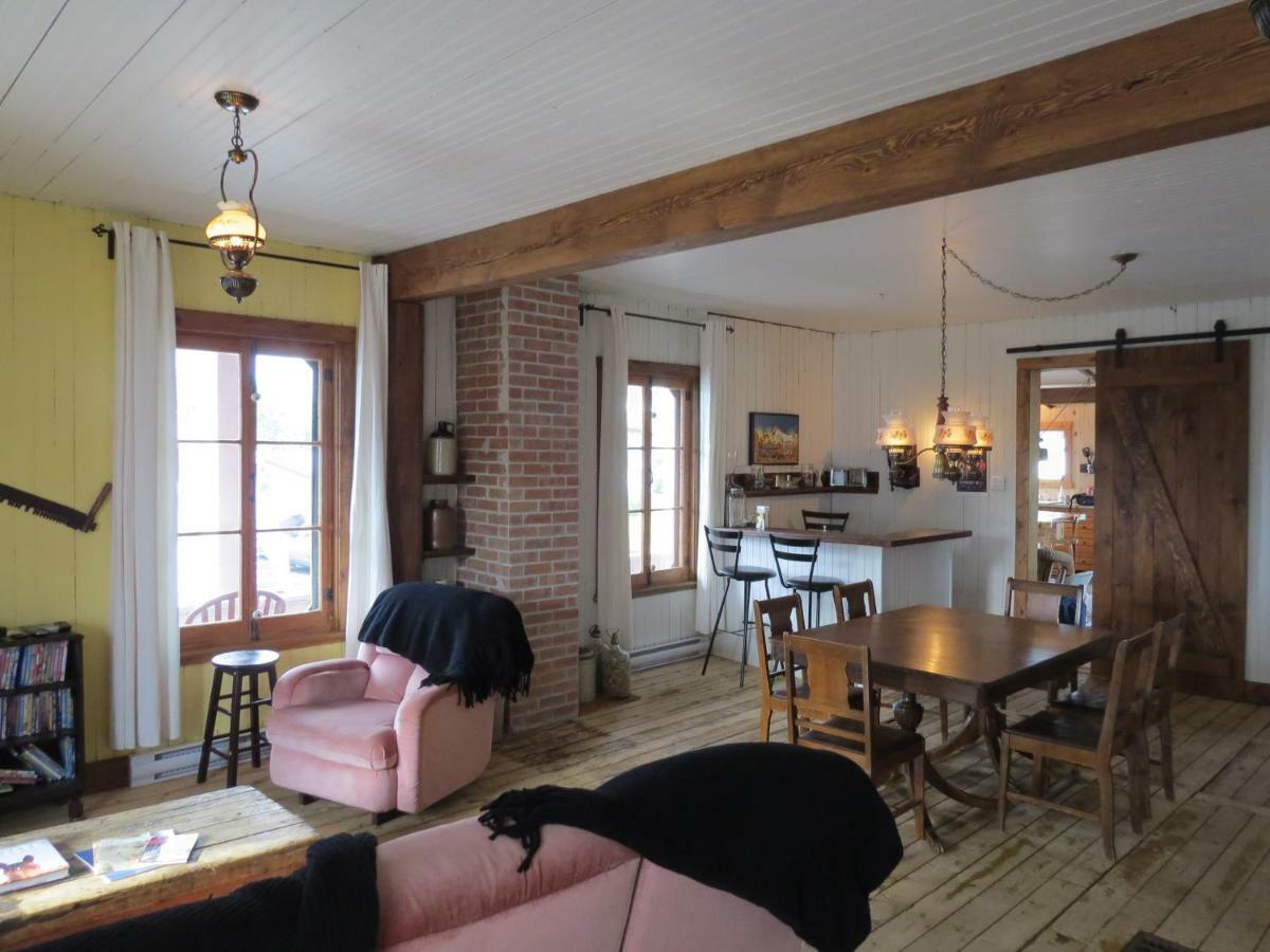 La Vieille Maison Rouge Saint-Tite Eksteriør bilde